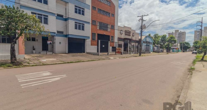 Ótimo prédio comercial de 717,66m² disponível para venda no 4º Distrito, uma área onde a Prefeitura de Porto Alegre está oferecendo uma série de vantagens fiscais. Estas incluem isenção de IPTU, resti