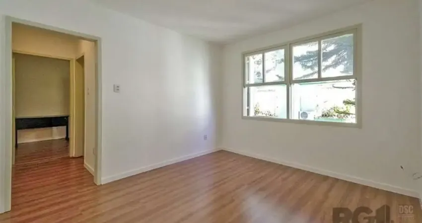 Seu Novo Capítulo Começa Aqui: Apartamento Espaçoso, Charmoso e Totalmente Reformado na Rua Orfanatrófio! Imagine-se no coração pulsante de Porto Alegre, onde a praticidade e a conveniência se encontr