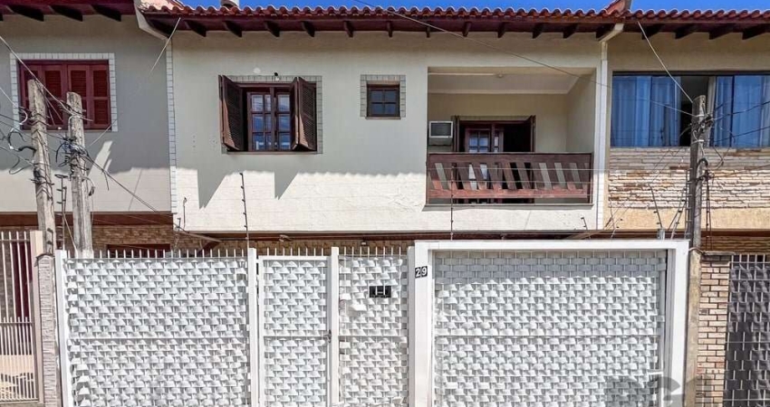 Se você está procurando uma casa que ofereça conforto, espaço, então esta casa geminada de dois andares com 114m² de área construída é a escolha perfeita para você e sua família! Com uma disposição in