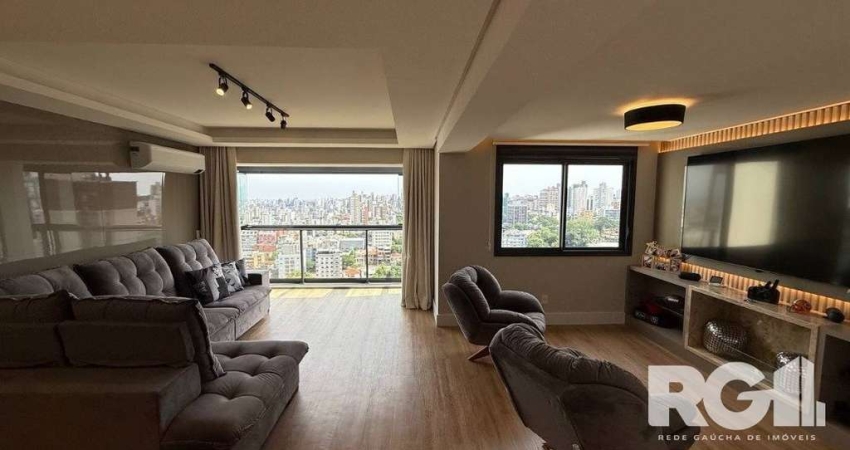 Apartamento Mobiliado, porteira fechada com 99m², composto de três (3) dormitórios, sendo um deles suíte. Living dois (2) ambientes, estar e jantar. Cozinha americana, área de serviço e três (3) banhe