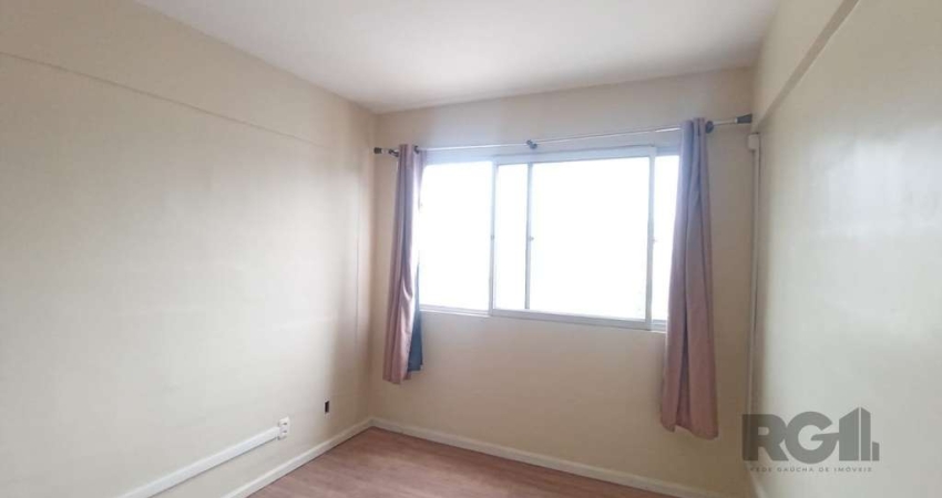 Apartamento de 1 dormitório, 44m² privativos, semi mobiliado, sala, cozinha e área de serviço, bem iluminado e arejado. Moveis no imóvel, moveis da cozinha, armário no banheiro, uma mesa de jantar bas