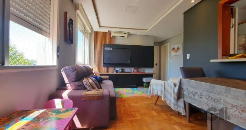 Excelente Apartamento, diferenciado, amplo e panorâmico.&lt;BR&gt;&lt;BR&gt;Com 2 quartos, e dependência completa de empregada, reformado com projeto e executado de forma exemplar. Ficando transformad