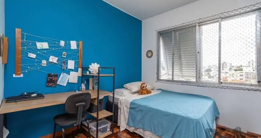 Atenção famílias com filhos em idade escolar ou casais que pretendem iniciar a vida a dois. Apresentamos ótimo apartamento, disponível para venda no bairro Rio Branco, em Porto Alegre. Localizado na r