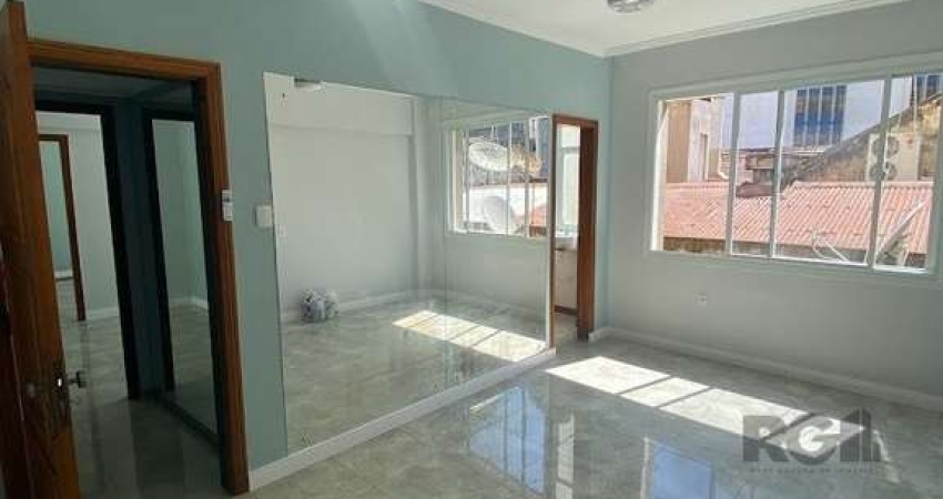 Vendo Apartamento 02 dormitórios no Centro Histórico de Porto Alegre.&lt;BR&gt;&lt;BR&gt;Este belíssimo apartamento com 62,70 m2,  recém-reformado, com hall de entrada e possibilidade de subdivisão em