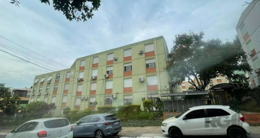 Apartamento com 2 quartos, sala, cozinha, área de serviço.Aproveite a proximidade de diversas opções de comércio, serviços e lazer que o bairro Cristal oferece, além de fácil acesso a transportes. Ven