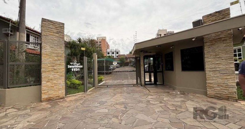 Excelente Casa em Condomínio 02 Dormitórios, Recentemente Reformada