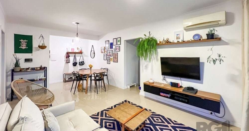 Descubra seu novo lar no coração de Marechal Rondon, Canoas, em um apartamento de 118 m² que brilha pelo seu ótimo preço e estado impecável. Localizado em um condomínio fechado, essa joia residencial 
