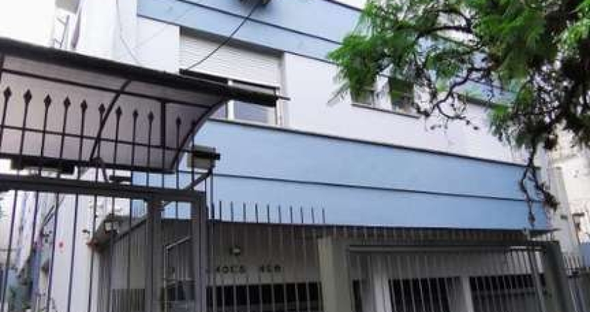 Seja bem-vindo ao seu novo lar em Porto Alegre! Este encantador apartamento de 1 dormitório, localizado no bairro Santo Antônio, está pronto para recebê-lo. Com uma localização privilegiada no 2º anda