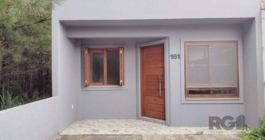 CASA TÉRREA - 2 DORMITÓRIOS, ÁREA COBERTA COM CHURRASQUEIRA , TERRAÇO - 02 VAGAS
