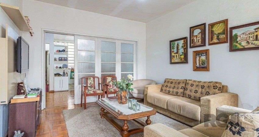 casa  com 3 quartos, 2 banheiros e vaga de garagem,
