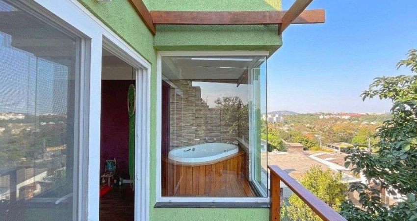 Excelente casa 03 dormitórios sendo 01 suíte com jacuzzi, 03 banheiros,  03 vagas, próxima a Av. Vicente Montéggia