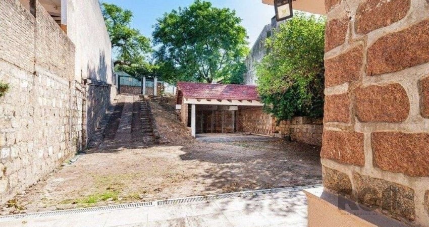 Terreno à venda na Rua Matias José Bins, 410, Três Figueiras, Porto Alegre