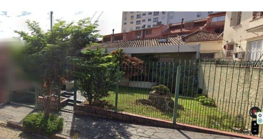 Casa 3 dormitórios no Bairro Glória, próxima a Prof. Oscar Pereira.
