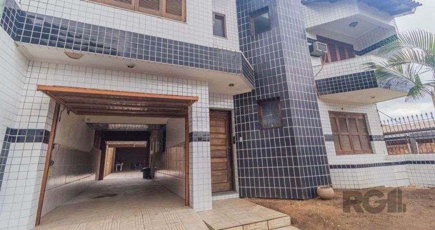 Casa com 240m², 3 dormitórios, 6 vagas no bairro Sarandi