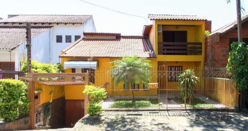 Casa 04 dormitórios, 02 suítes, living 02 ambientes