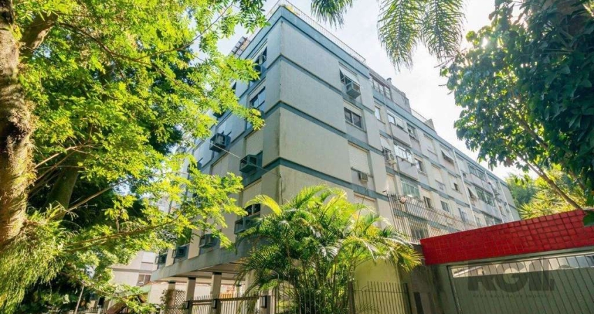 Cobertura de três quartos, suíte e uma vaga de garagem no bairro Higienópolis