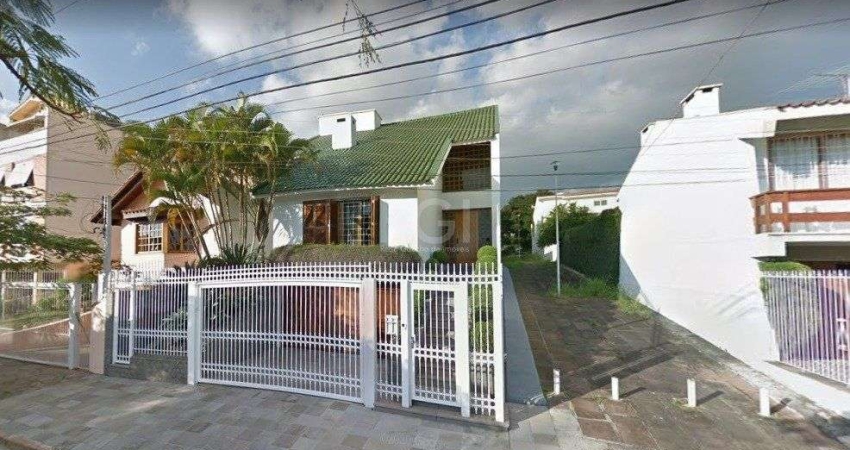 Casa para Venda - 380m², 3 dormitórios, sendo 1 suites, 5 vagas - Jardim Lindóia