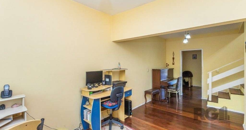 Casa com 3 quartos à venda na Rua Santiago Dantas, 349, Cascata, Porto Alegre