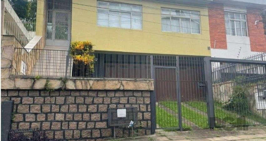 Casa com 4 quartos à venda na Rua Eurico Lara, 385, Medianeira, Porto Alegre
