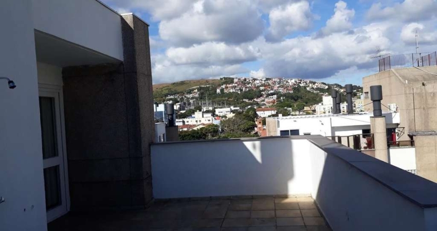 Cobertura com 137m², no Bairro Cristal, de 2 dormitórios, sento uma suíte, ampla sacada, churrasqueira, vista panorâmica, vaga coberta.