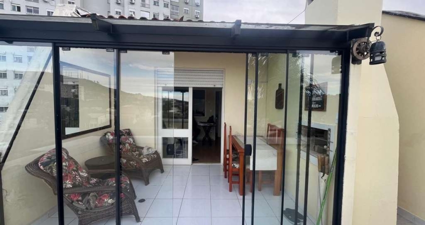 **Cobertura com 2 Quartos e Churrasqueira na Glória, Porto Alegre - Oportunidade Única!**