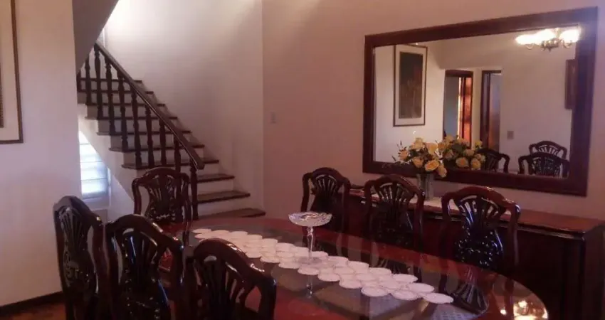 Casa para Venda - 320m², 4 dormitórios, sendo 2 suites, 5 vagas - Santo Antonio