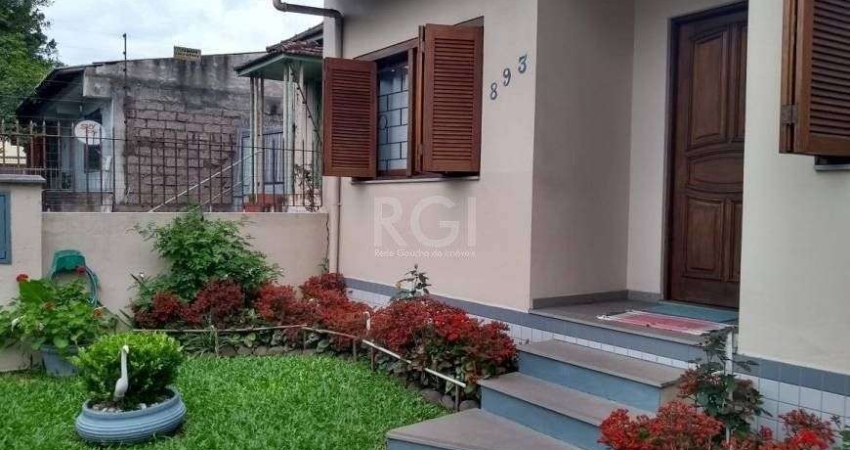 Casa para Venda - 230m², 4 dormitórios, sendo 1 suites, 2 vagas - Jardim Itu