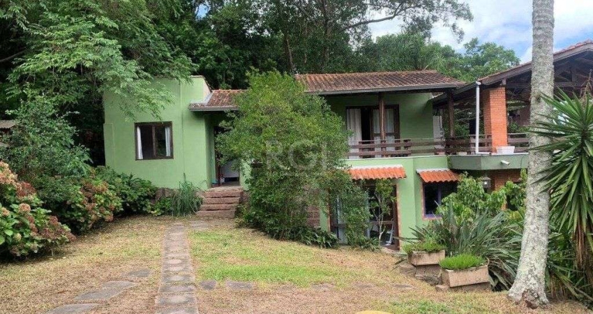 Terreno de 5.280 m², com 3 casas, no bairro Ponta Grossa, em Porto Alegre.