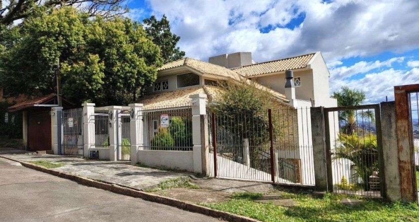 Casa sobrado com 300m² na Vila Nova de 3 dormitórios e 4 vagas