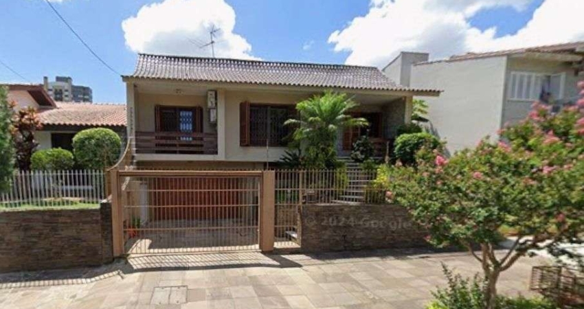 Casa no bairro Jardim Planalto de 3 dormitórios e 3 vagas