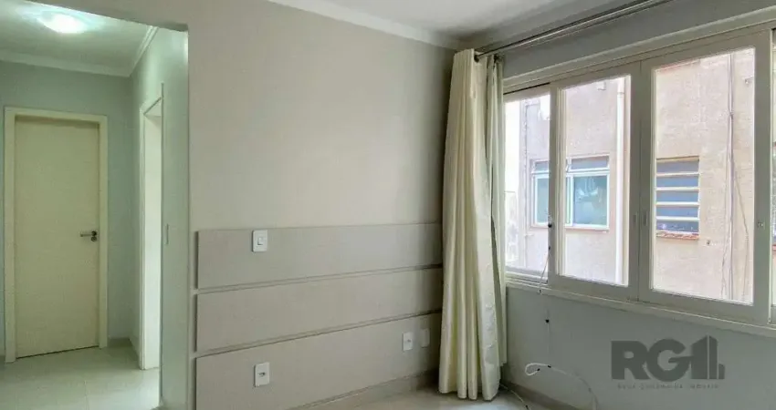 Apartamento semimobiliado com portaria no centro histórico