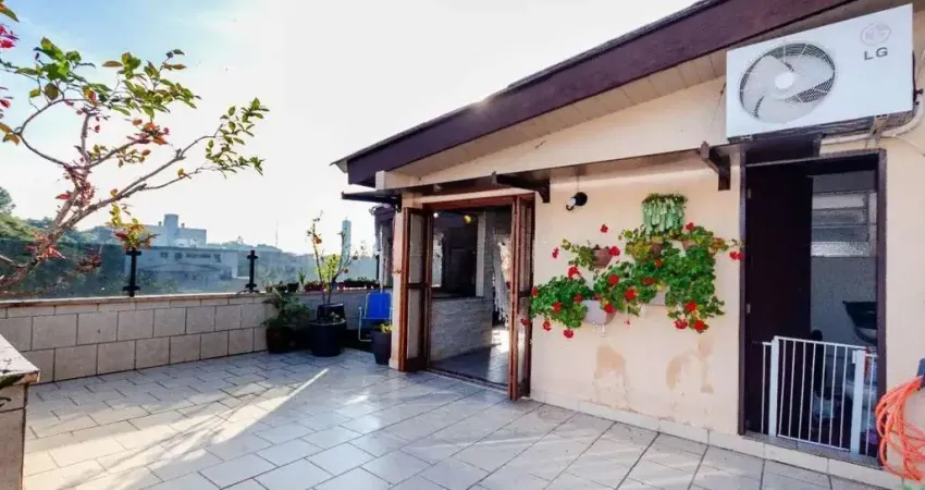 Ótima cobertura, 2 dormitórios e 1 dependência de empregada e 1 vaga coberta.