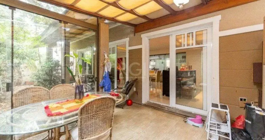 Casa em condomínio fechado com 4 quartos à venda na Rua Attílio Bilibio, 120, Jardim Carvalho, Porto Alegre