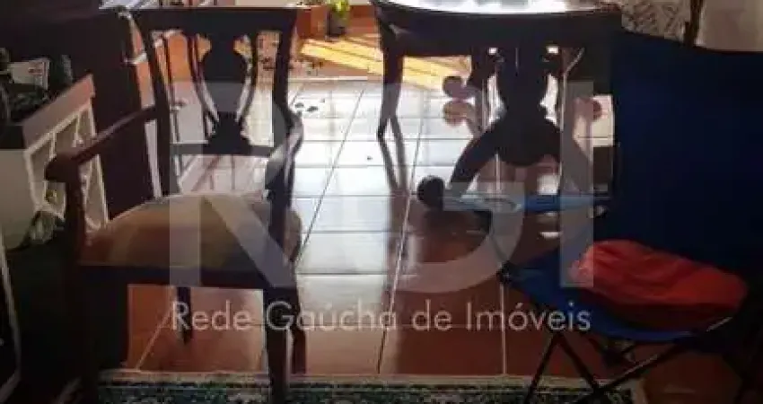 Apartamento desocupado, 2 quartos, andar alto, garagem na cidade baixa.