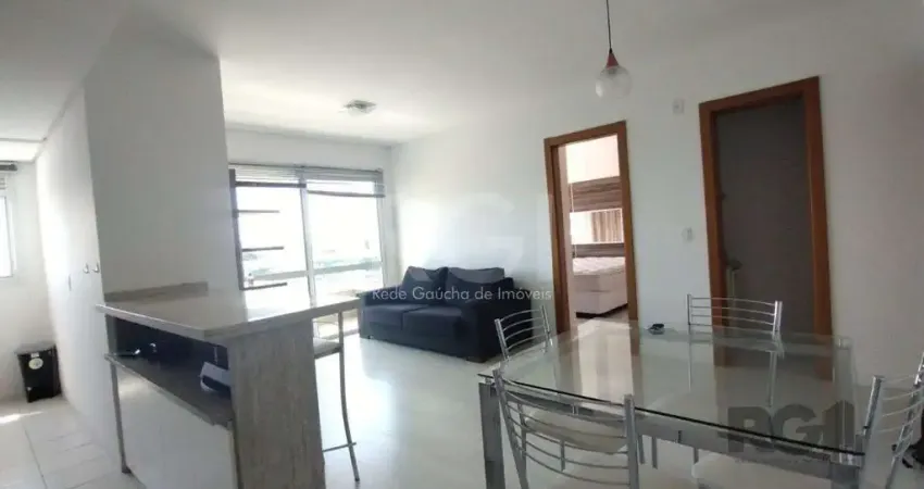 Apartamento mobiliado, 57m2, 1 suite, 1 vaga, lareira e churrasqueira, localizado no bairro três figueiras, porto alegre/rs.