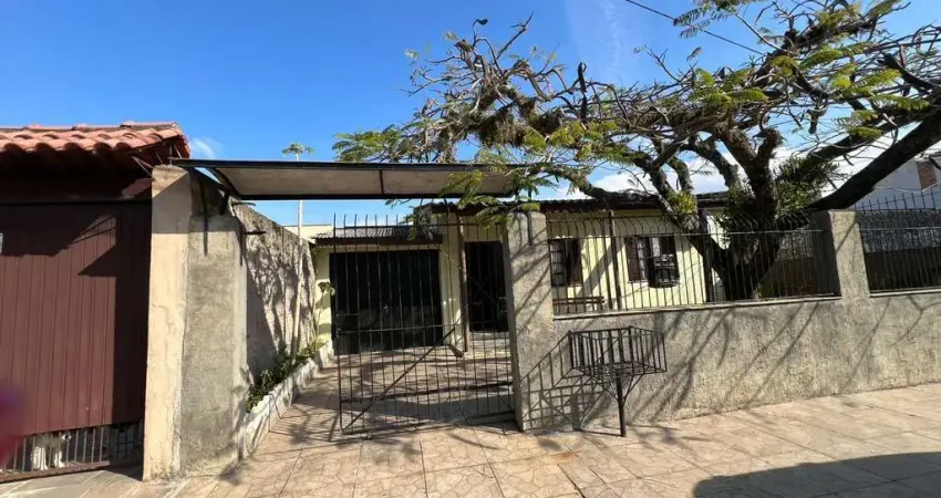 Casa com 3 quartos à venda na Rua Criciúma, 273, Guarujá, Porto Alegre