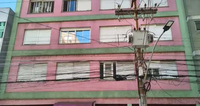 1 dormitório semi mobiliado na melhor localização do centro histórico