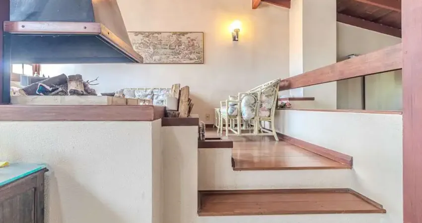 Casa com 3 quartos à venda na Rua Araponga, 306, Chácara das Pedras, Porto Alegre