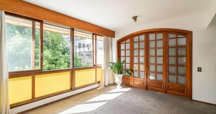 Apartamento com 03 dormitórios e 01 vaga de garagem escriturada