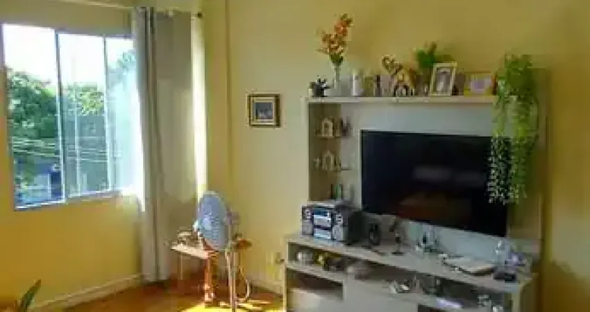 Apartamento com 2 quartos,1 vaga de garagem e elevador no bairro Navegantes