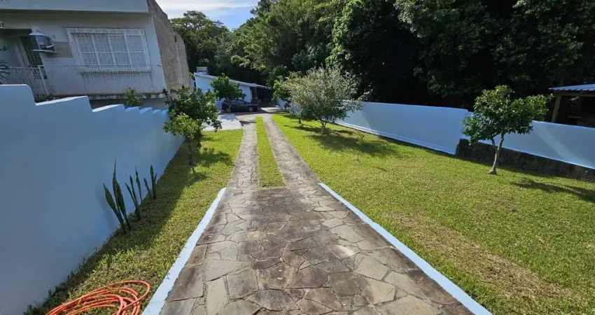 Casa com 2 quartos à venda na Praça Apiaca, 146, Espírito Santo, Porto Alegre