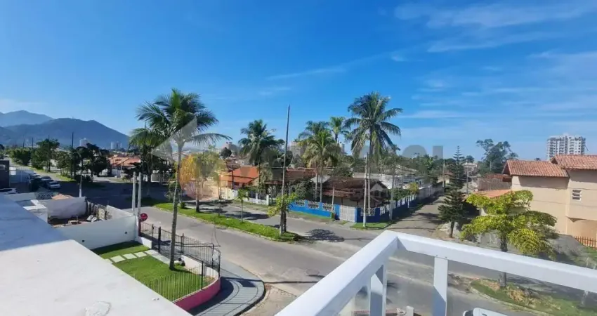 Sobrado com 2 dormitórios sendo 1 suíte perto da praia
