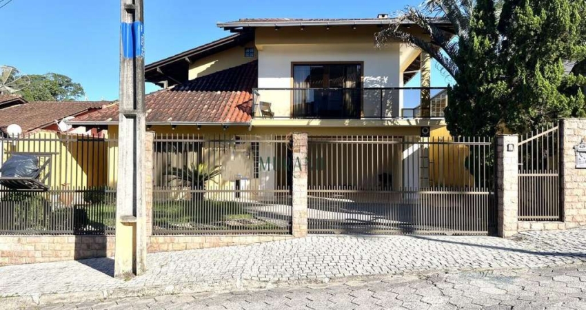 Sobrado com 4 dormitórios à venda, 348m² por R$ 1.380.000,00 - Costa e Silva - Joinville/SC