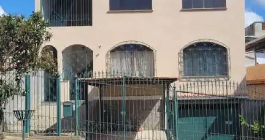 Casa para Locação em Juiz de Fora, Monte Castelo, 3 dormitórios, 1 suíte, 2 banheiros, 1 vaga