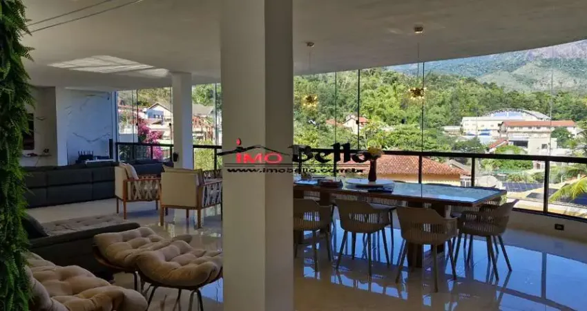 Imponente mansão em condomínio na freguesia jacarepaguá, rio de janeiro - 5 quartos, 5 suítes, 3 salas, 7 banheiros, 4 vagas, 600 m².