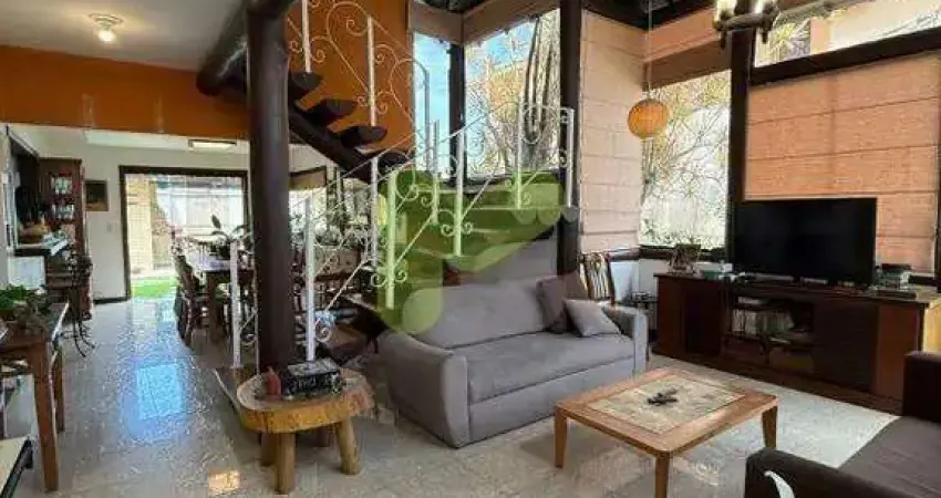 Casa à venda excelente padrão, 3 quartos (1 suite), 4 vagas, gloria - macaé/rj.