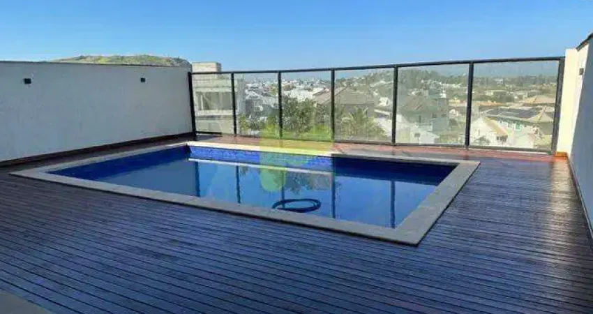 Confortável casa em condomínio fechado na cidade de macaé com quatro quartos (sendo três suítes com closet e uma delas com hidro).