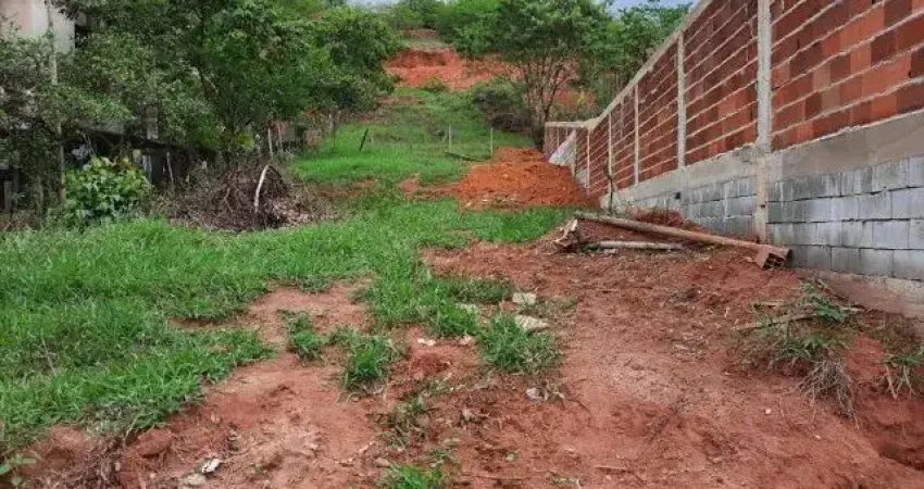 Lote em Sant. do Paraíso, B. São José