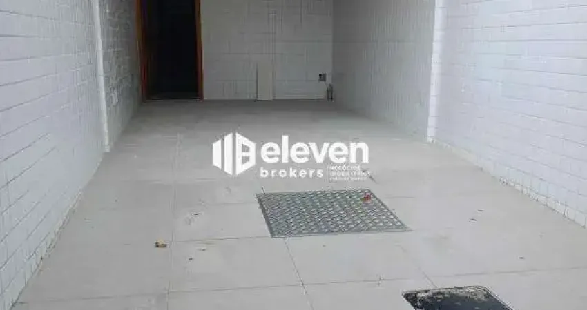 Sobreposta baixa 3 quartos com quintal, no Embaré, Santos