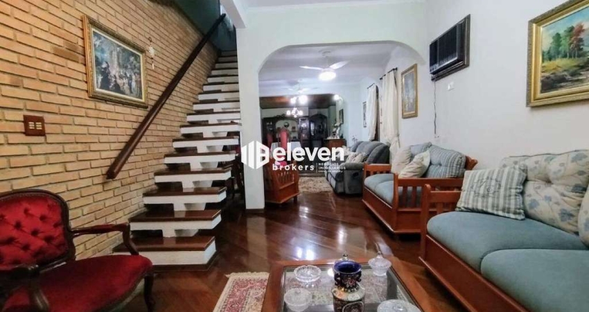 Sobrado com Piscina e Espaço Gourmet à Venda – Embaré, Santos/SP